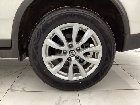 Used 2019 Nissan Rogue SV image 46