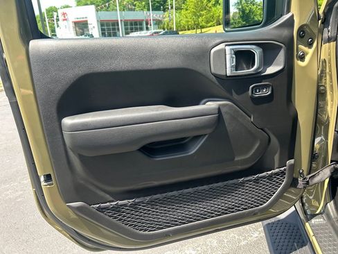 Used 2025 Jeep Wrangler Sport AWD/4WD image 20