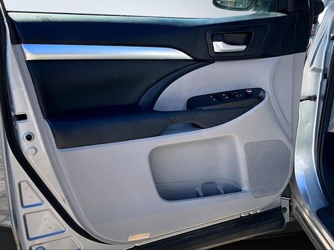 Used 2014 Toyota Highlander XLE image 20