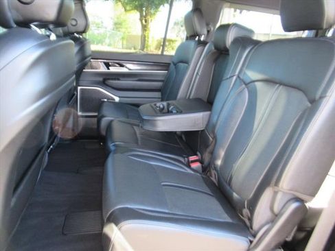 Used 2024 Jeep Wagoneer 4WD image 29