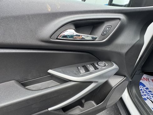 Used 2024 Chevrolet Trax LS w/ LS Convenience Package FWD image 21