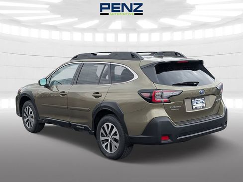Used 2025 Subaru Outback Premium AWD/4WD image 5