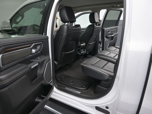 Used 2022 RAM 1500 Laramie AWD/4WD image 11