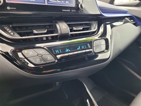 Certified 2022 Toyota C-HR XLE image 14