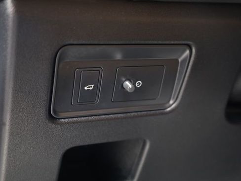 Used 2023 Land Rover Discovery S R-Dynamic image 12