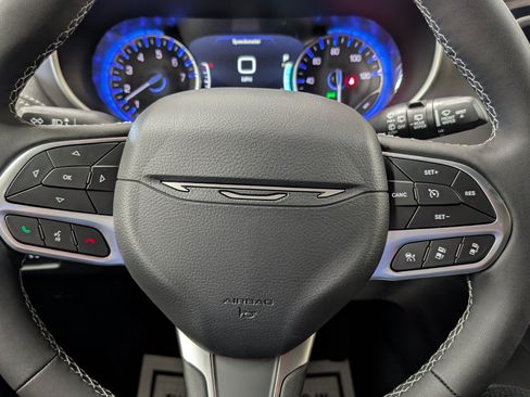 New 2027 Chrysler Pacifica Select AWD/4WD image 20