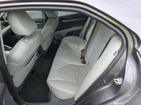 Used 2019 Toyota Camry SE FWD image 11