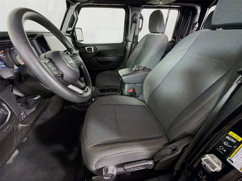 Used 2024 Jeep Gladiator Sport AWD/4WD image 11