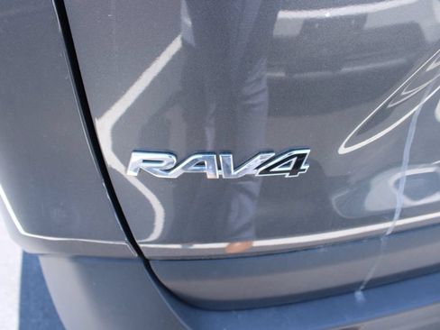 Used 2025 Toyota RAV4 XLE FWD image 7