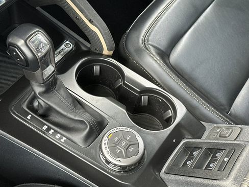 Used 2025 Ford Bronco Badlands AWD/4WD image 22