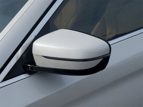 Used 2023 BMW 530i w/ Premium Package image 2