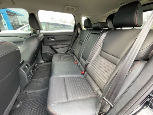 Used 2025 Nissan Rogue SV image 26