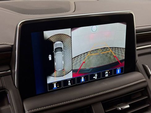 Used 2024 Chevrolet Suburban Premier image 16