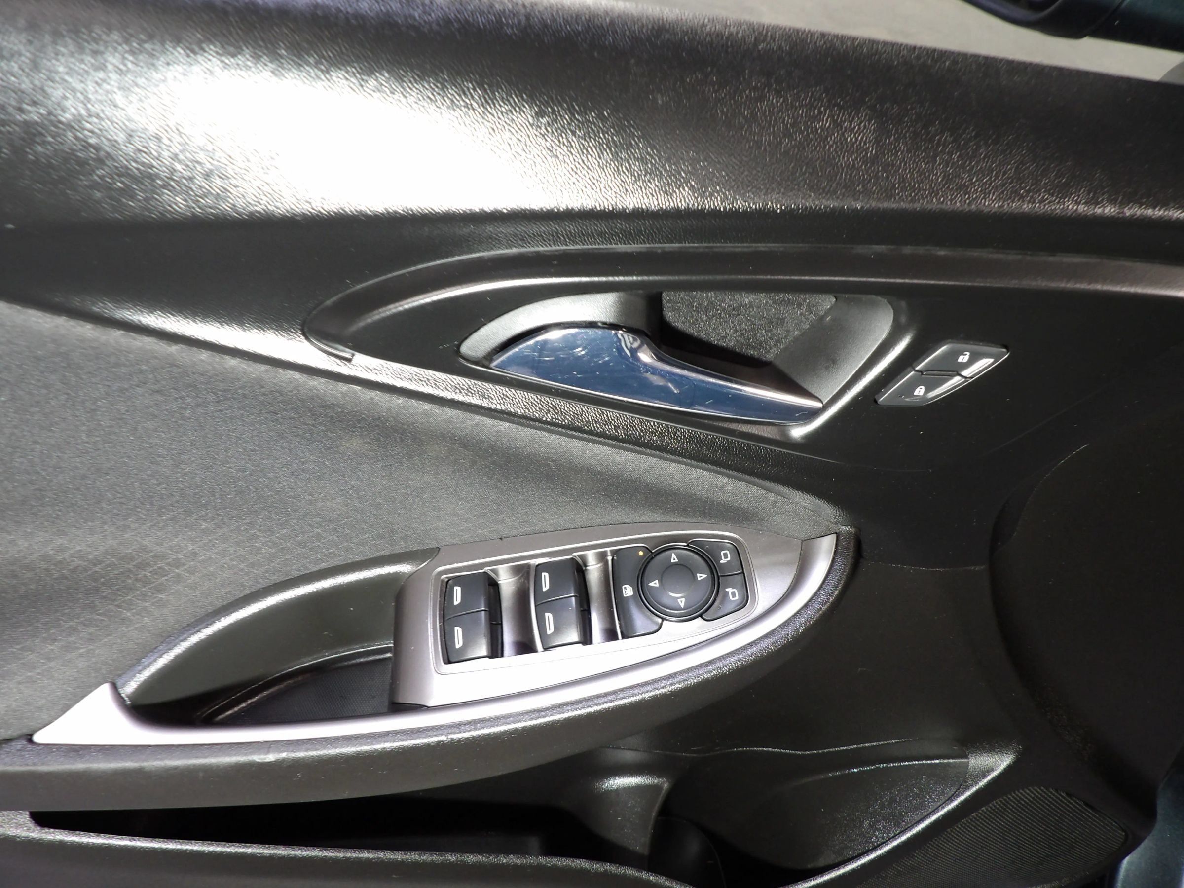Used 2021 Chevrolet Malibu LS w/ Driver Confidence Package FWD image 9