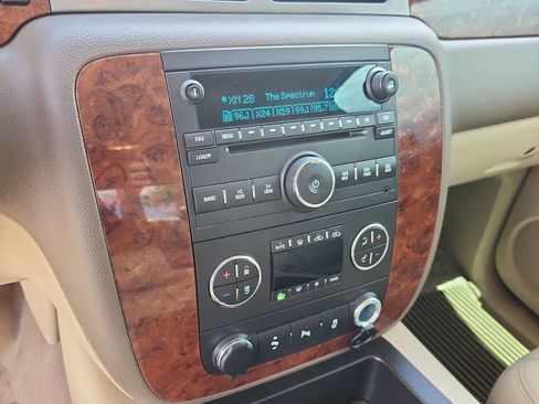 Used 2012 Chevrolet Silverado 1500 LTZ w/ LTZ White Diamond Edition AWD/4WD image 25