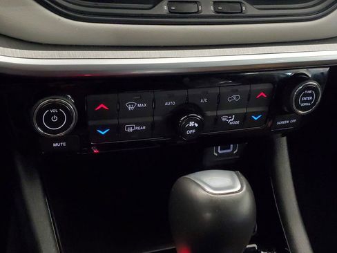 Used 2025 Jeep Compass Limited image 22