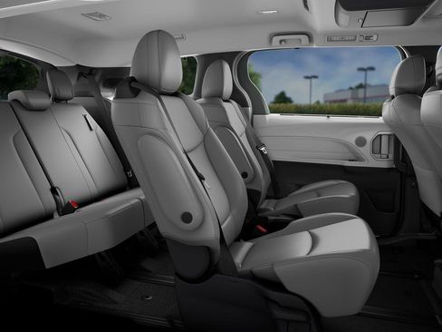 New 2026 Toyota Sienna XLE image 42