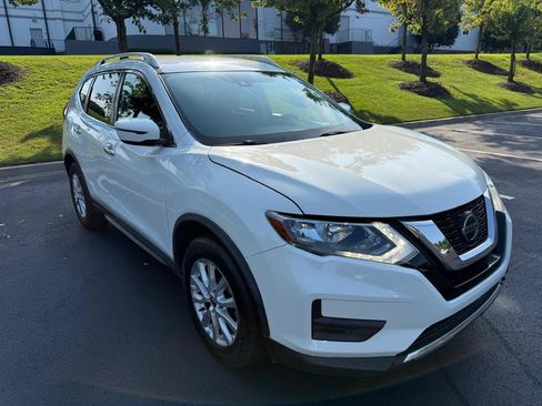 Used 2019 Nissan Rogue SV FWD image 3
