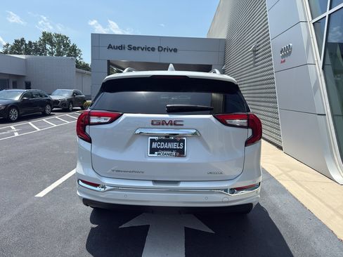 Used 2023 GMC Terrain Denali w/ Denali Premium Package AWD/4WD image 4