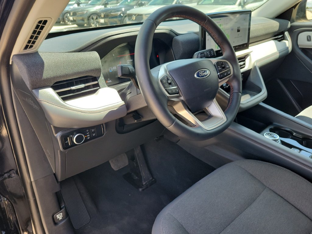 Used 2026 Ford Explorer Active AWD/4WD image 22