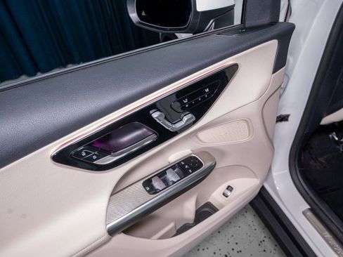 New 2026 Mercedes-Benz GLC 300 image 11