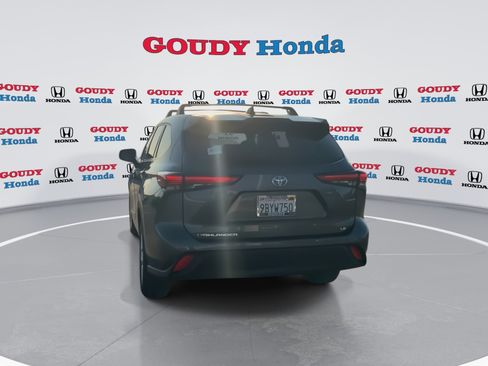 Used 2022 Toyota Highlander LE image 7