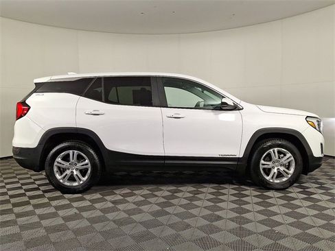 Used 2021 GMC Terrain SLE w/ LPO, Floor Liner Package image 10