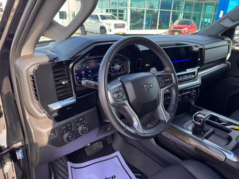Used 2023 Chevrolet Silverado 1500 RST AWD/4WD image 9
