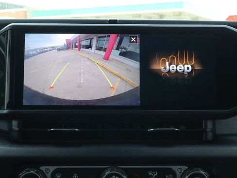 Used 2025 Jeep Wrangler Willys image 12