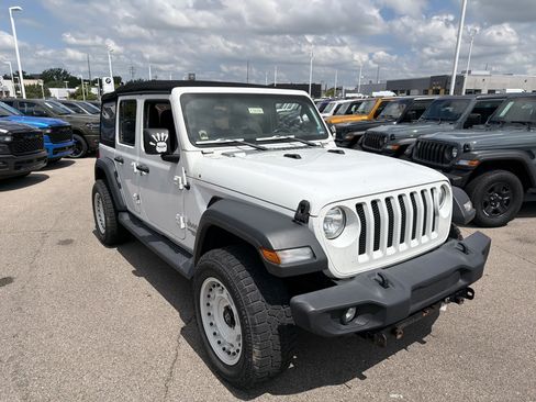 Used 2018 Jeep Wrangler Unlimited Sport S AWD/4WD image 13