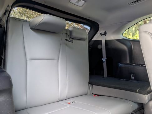 Used 2020 Toyota Highlander XLE image 20