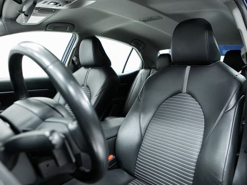 Used 2023 Toyota Camry SE image 5