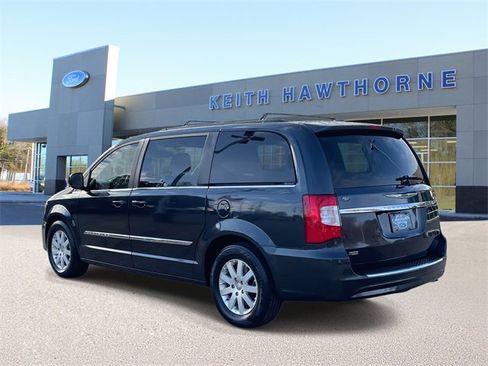 Used 2014 Chrysler Town & Country Touring image 4
