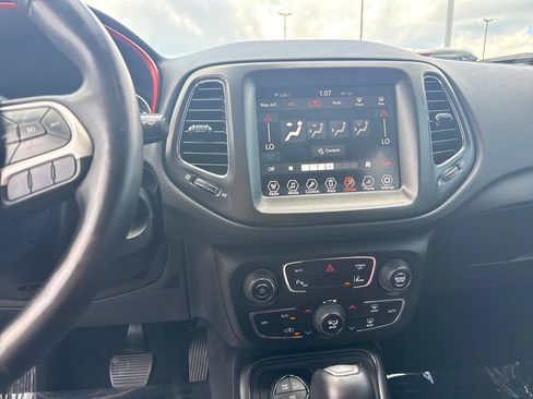Used 2018 Jeep Compass Trailhawk w/ Leather Interior Group AWD/4WD image 18