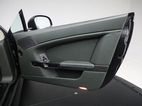 Used 2011 Aston Martin V12 Vantage Coupe image 18