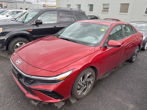 Used 2025 Hyundai Elantra SEL FWD image 3