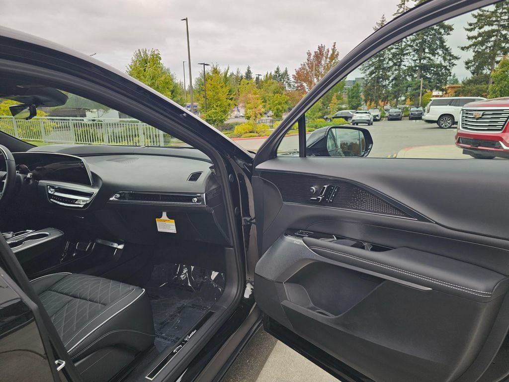 New 2027 Cadillac Lyriq Signature Luxury w/ Nappa Leather Package AWD/4WD image 12