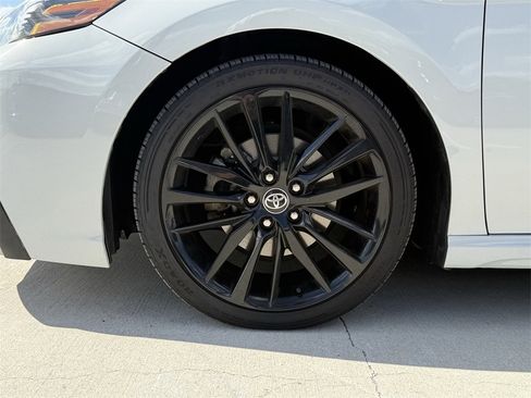 Used 2022 Toyota Camry XSE image 9