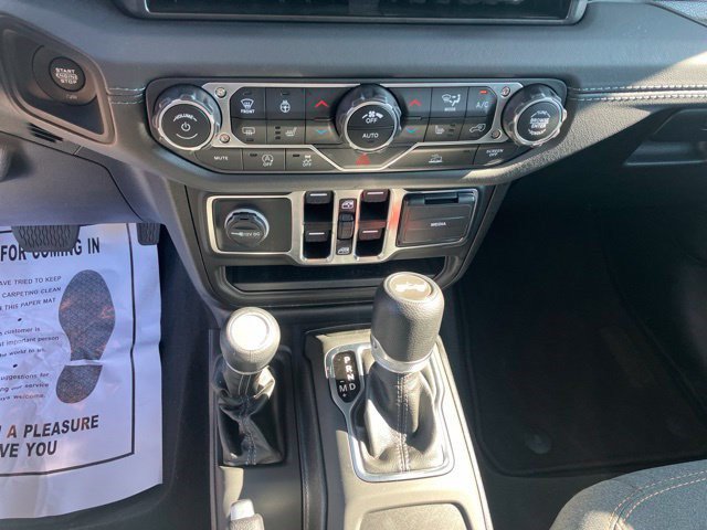 Certified 2025 Jeep Wrangler Unlimited Sahara AWD/4WD image 19