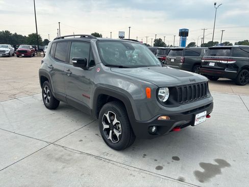 Used 2022 Jeep Renegade Trailhawk AWD/4WD image 8