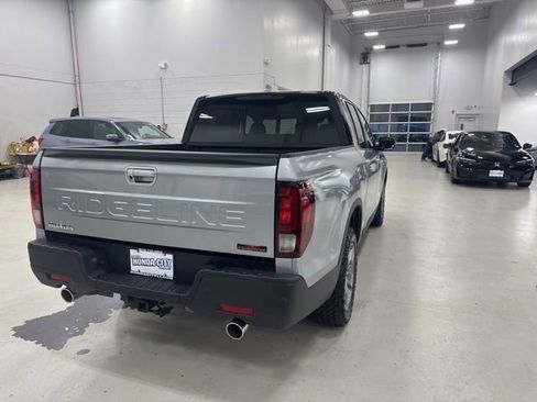 Used 2025 Honda Ridgeline TrailSport image 3