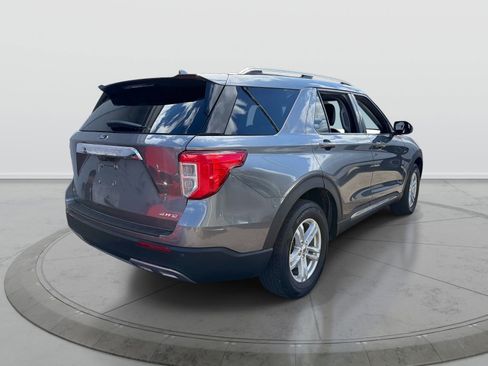Used 2022 Ford Explorer XLT w/ Equipment Group 202A image 6