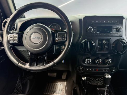 Used 2012 Jeep Wrangler Unlimited Sahara AWD/4WD image 15