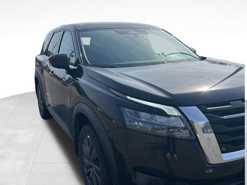 Used 2023 Nissan Pathfinder S image 10
