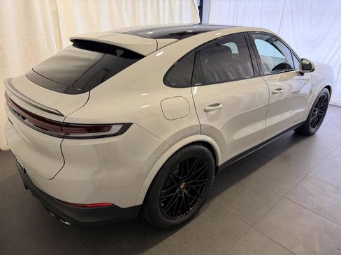 Certified 2025 Porsche Cayenne Coupe image 9