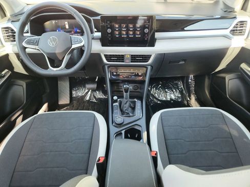 New 2025 Volkswagen Taos SE image 11