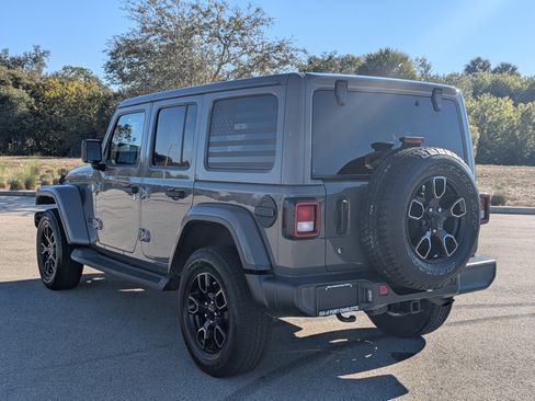 Used 2020 Jeep Wrangler Unlimited Sahara image 7