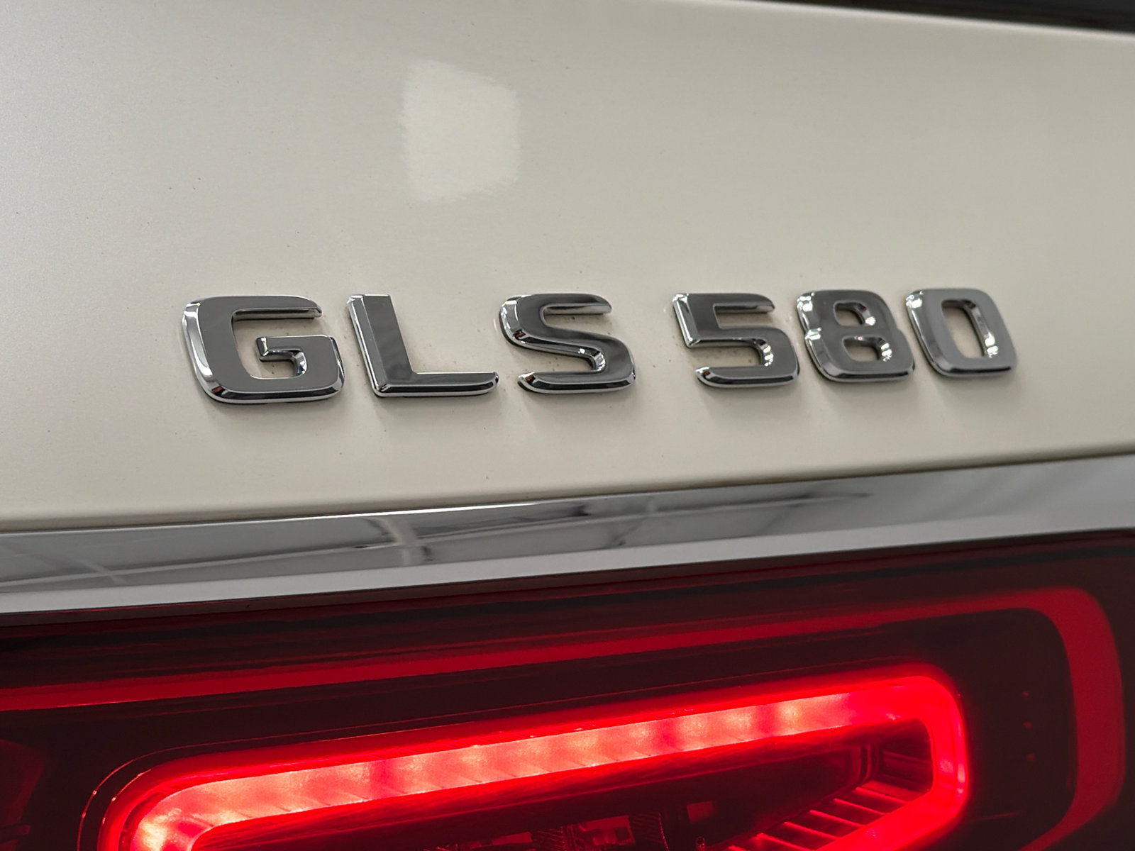 Used 2021 Mercedes-Benz GLS 580 4MATIC image 8