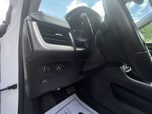 Certified 2024 GMC Terrain SLE w/ Driver Convenience Package FWD image 17