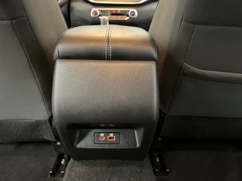Used 2025 Nissan Altima 2.5 SV FWD image 19